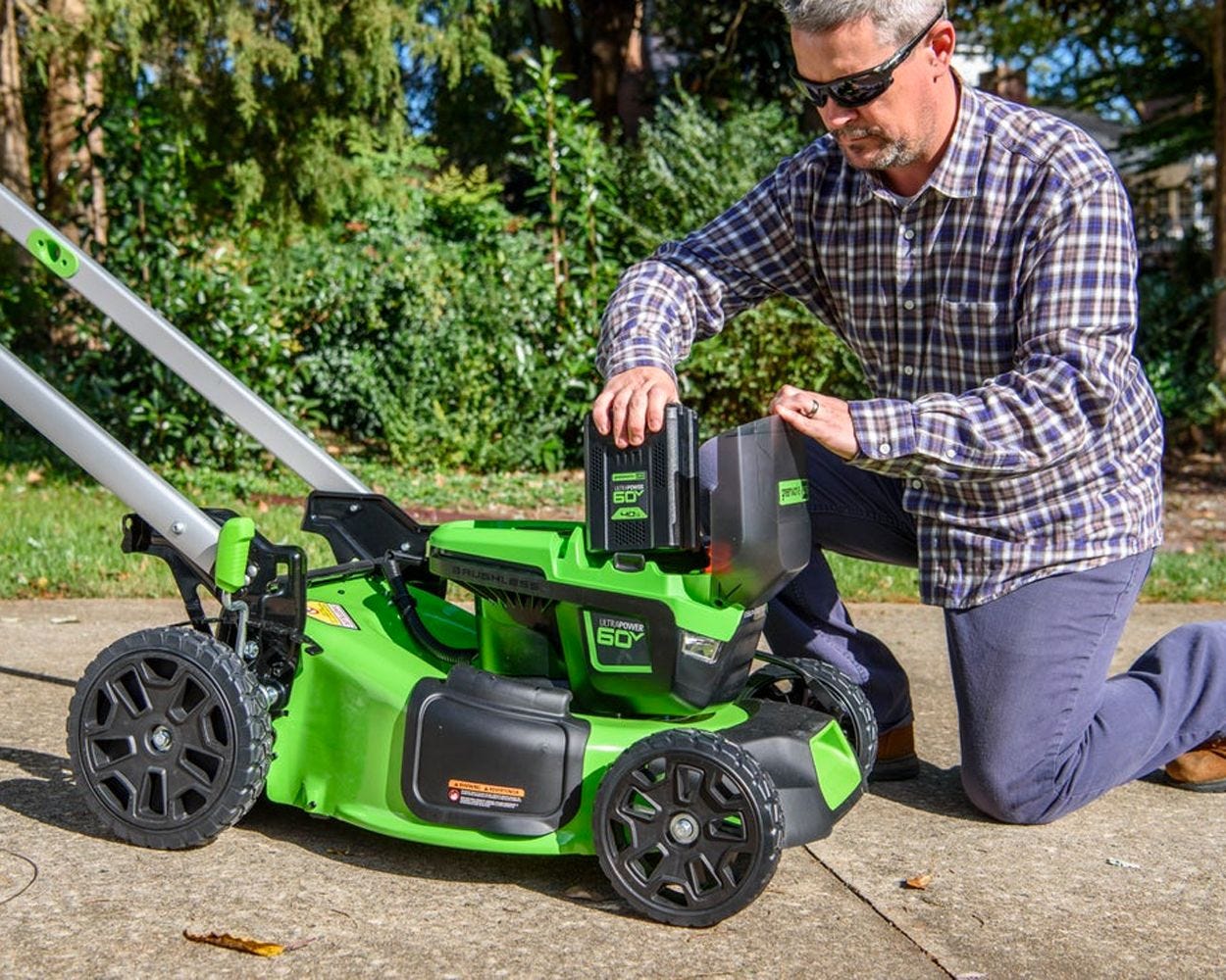 Self propelled mower discount battery