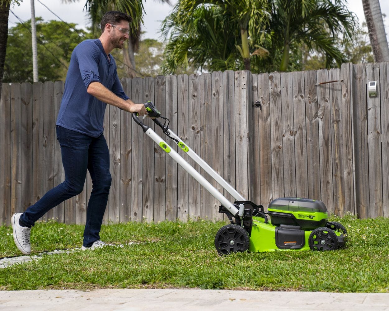 48V (2 X 24V) Brushless 21-Inch Self-Propelled Lawn Mower | Greenworks